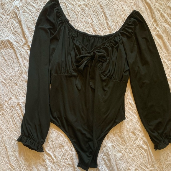 SHEIN Tops - SHEIN peasant style bodysuit